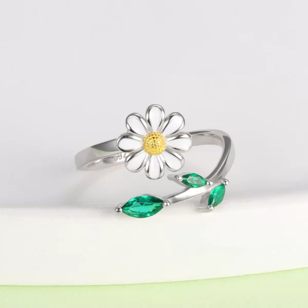 Day's Eye White Daisy Spinning Ring